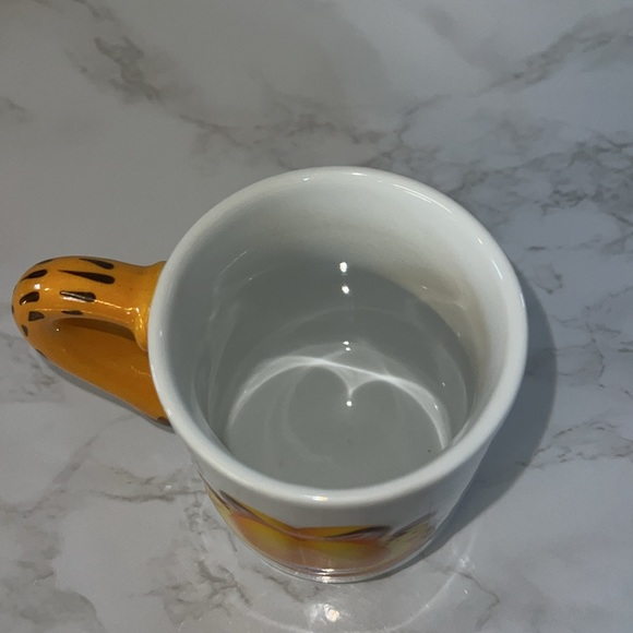 Adorable Iconic Garfield cup. Puffy face and tail - Picture 5 of 8